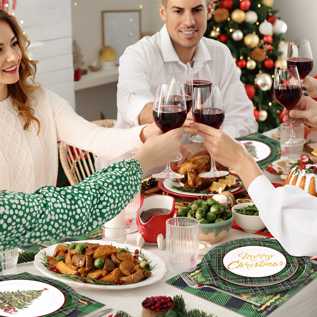 Waipfaru 200 Pcs Merry Christmas Dinnerware Set,Christmas Tree Paper Plates, Napkins & Party Supplies for 50 Guests